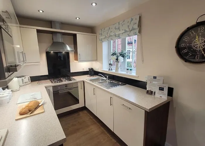 Puddleduck - Part Of The The Bay Village With Pool, Gym And Direct Access, Pub, Restaurant, Tennis And Meadows Walks Holiday home *