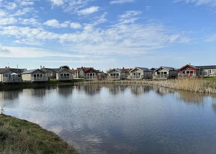 Puddleduck - Part Of The The Bay Village With Pool, Gym And Direct Access, Pub, Restaurant, Tennis And Meadows Walks Holiday home *