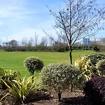Puddleduck - Part Of The The Bay Village With Pool, Gym And Direct Access, Pub, Restaurant, Tennis And Meadows Walks Filey