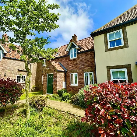 Puddleduck - Part Of The The Bay Village With Pool, Gym And Direct Access, Pub, Restaurant, Tennis And Meadows Walks * Filey
